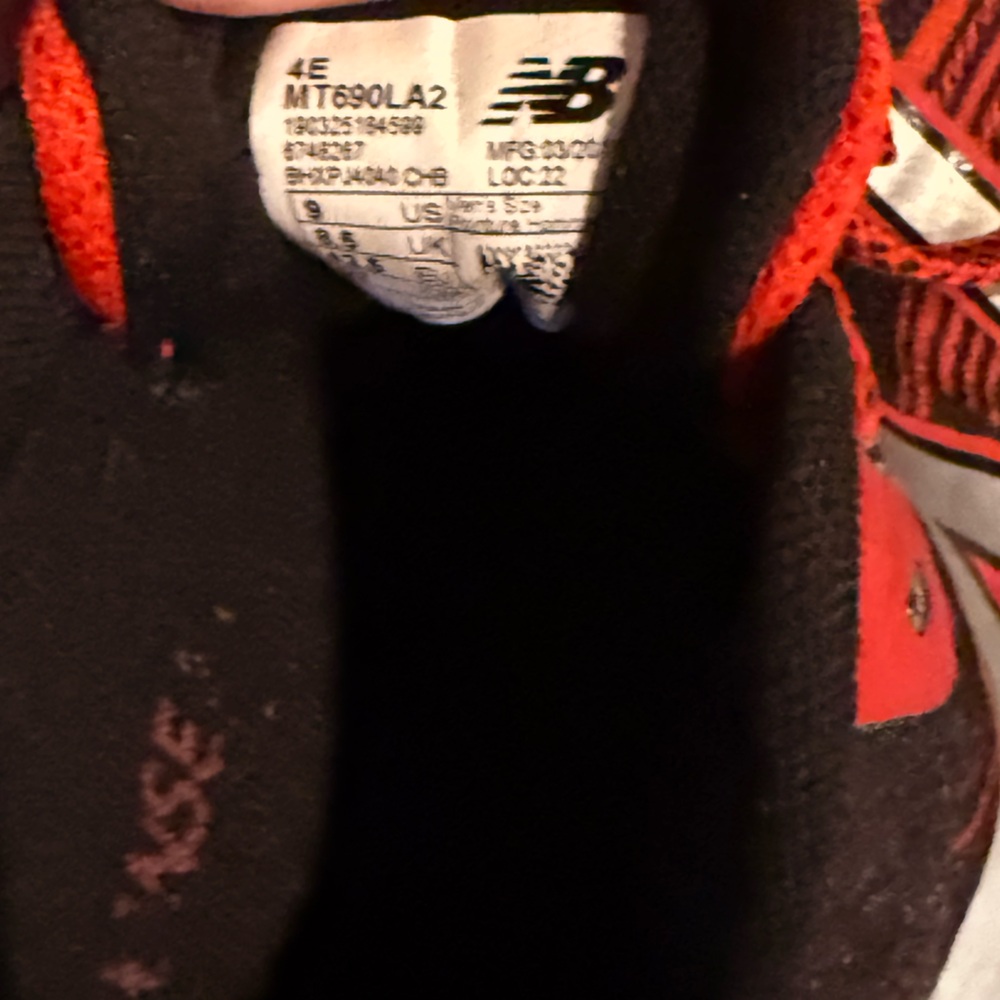 New Balance shoes 690 v2 Red and Black Trail Runners size 9 4E wide - Picture 3 of 6